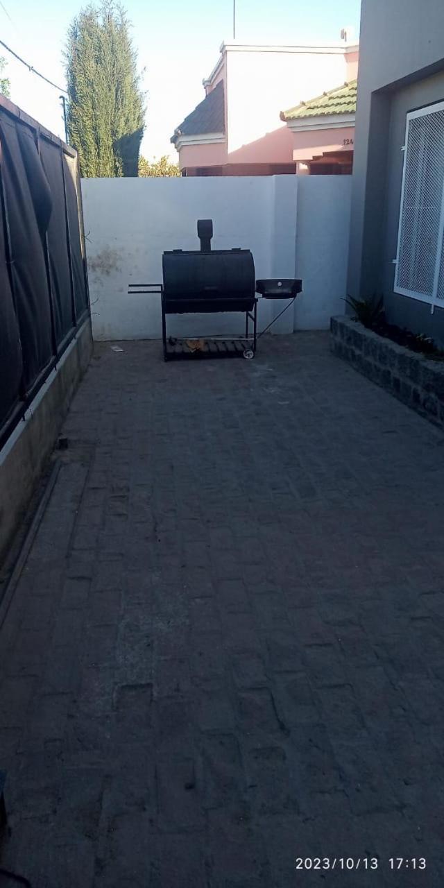 Alquilo Casa En *